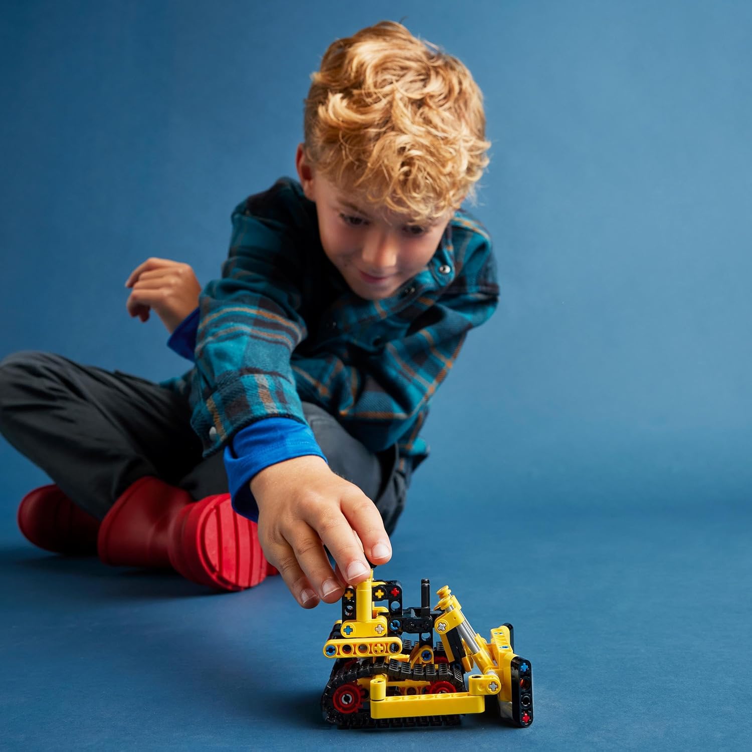 LEGO Technic Heavy-Duty Bulldozer Set – Construction Vehicle Toy with Realistic Features (Ages 8+)