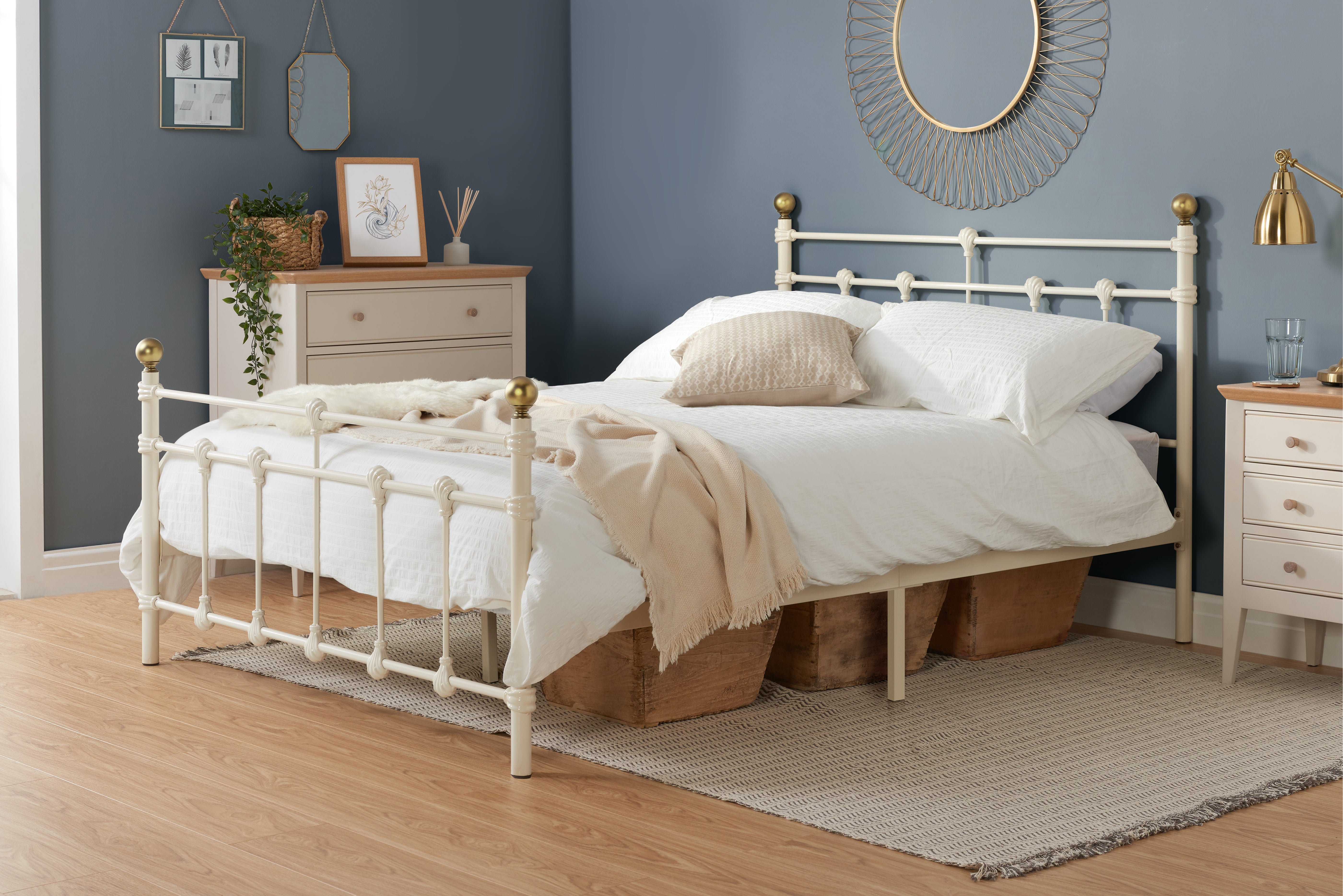 Atlas Small Double Bed-0